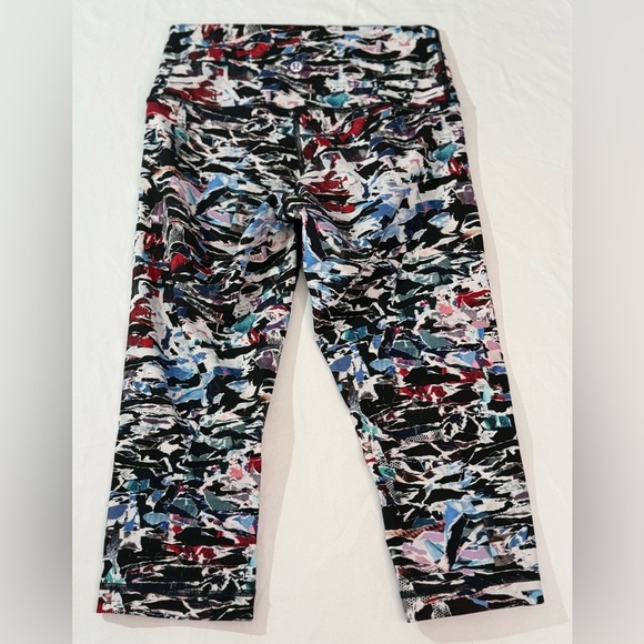 Lululemon‎ Wunder Under Hi-Rise 1/2 Tight Culture Clash Multi Black Size 6 - Picture 3 of 10